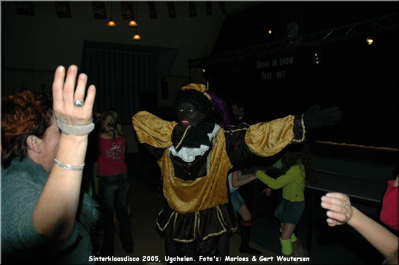 C113_DSC_3446.JPG Sinterklaasdisco 2005, Ugchelen