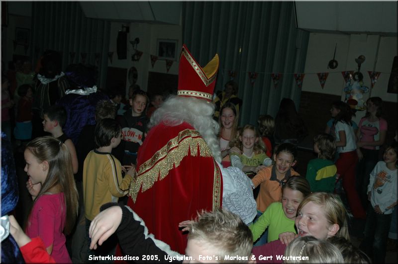 C114_DSC_3447.JPG Sinterklaasdisco 2005, Ugchelen