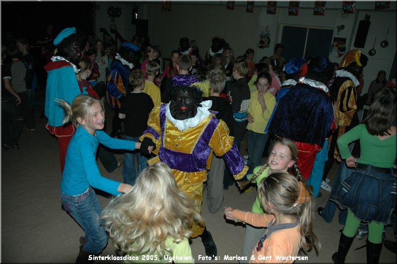 C192_DSC_3501.JPG Sinterklaasdisco 2005, Ugchelen