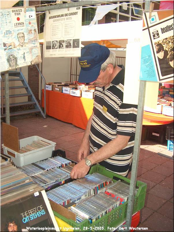 HPIM7433.JPG  Waterloopleinmarkt Ugchelen, 28-5-2005