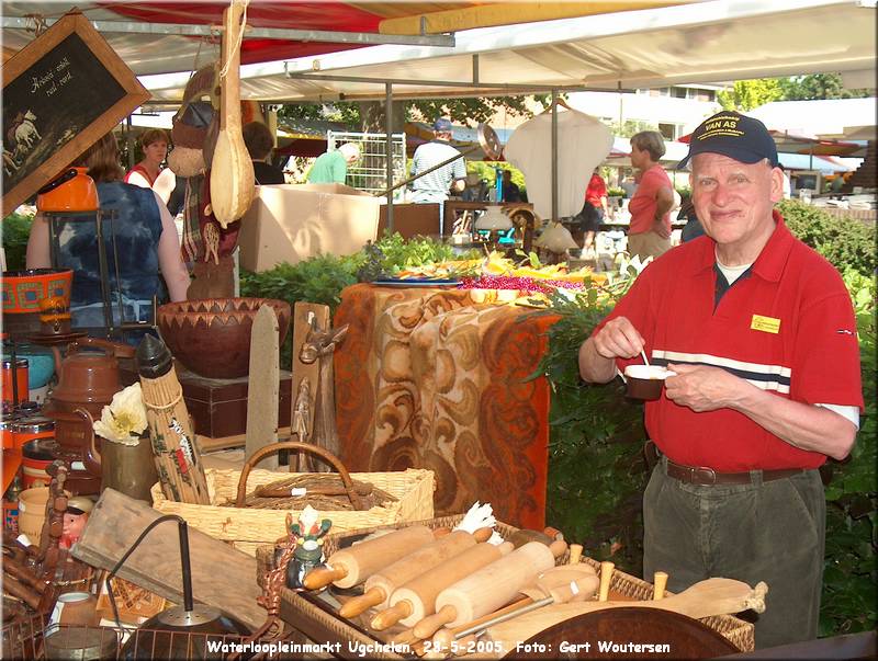 HPIM7439.JPG  Waterloopleinmarkt Ugchelen, 28-5-2005