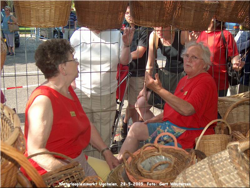 HPIM7450.JPG  Waterloopleinmarkt Ugchelen, 28-5-2005