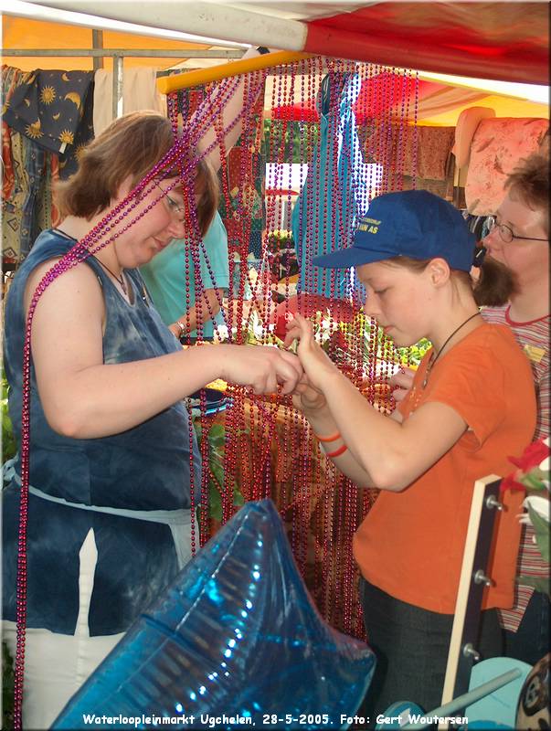 HPIM7453.JPG  Waterloopleinmarkt Ugchelen, 28-5-2005