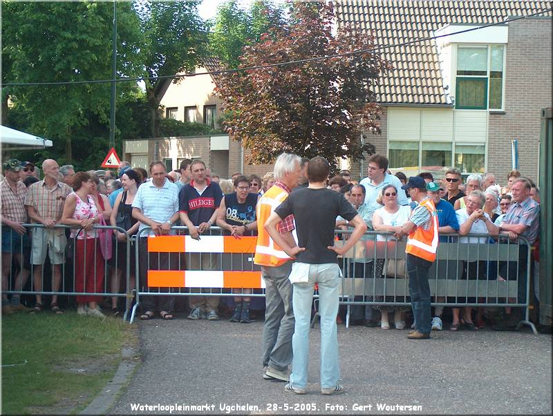 HPIM7455.JPG  Waterloopleinmarkt Ugchelen, 28-5-2005