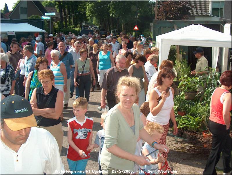 HPIM7459.JPG  Waterloopleinmarkt Ugchelen, 28-5-2005