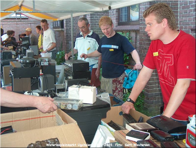 HPIM7487.JPG  Waterloopleinmarkt Ugchelen, 28-5-2005