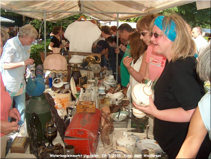HPIM7492.JPG  Waterloopleinmarkt Ugchelen, 28-5-2005