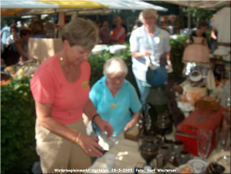HPIM7493.JPG  Waterloopleinmarkt Ugchelen, 28-5-2005