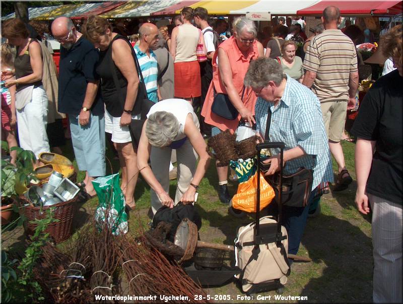 HPIM7495.JPG  Waterloopleinmarkt Ugchelen, 28-5-2005