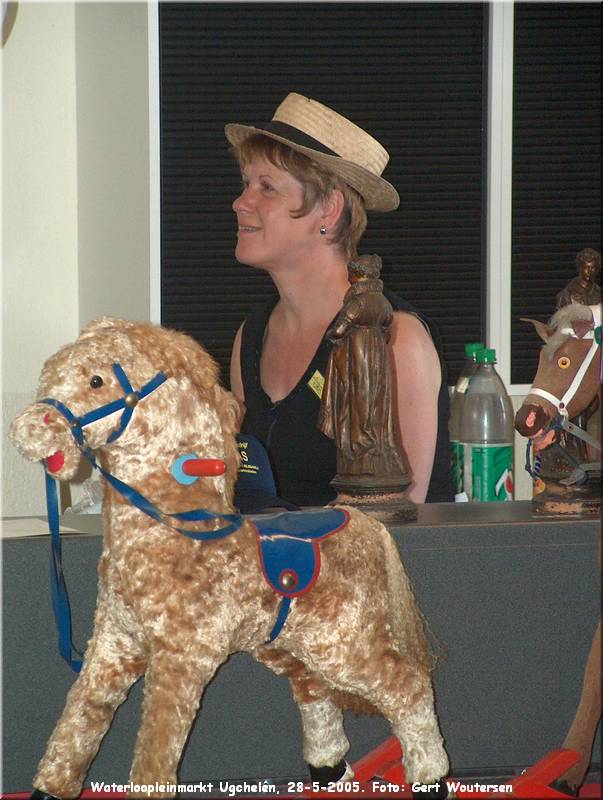 HPIM7521.JPG  Waterloopleinmarkt Ugchelen, 28-5-2005