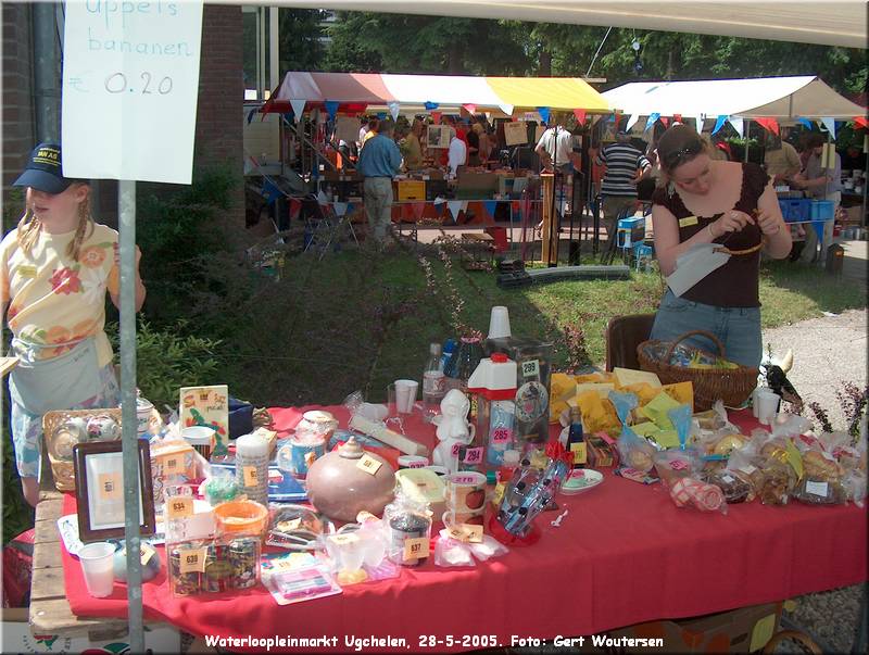 HPIM7524.JPG  Waterloopleinmarkt Ugchelen, 28-5-2005