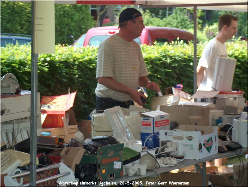 HPIM7541.JPG  Waterloopleinmarkt Ugchelen, 28-5-2005