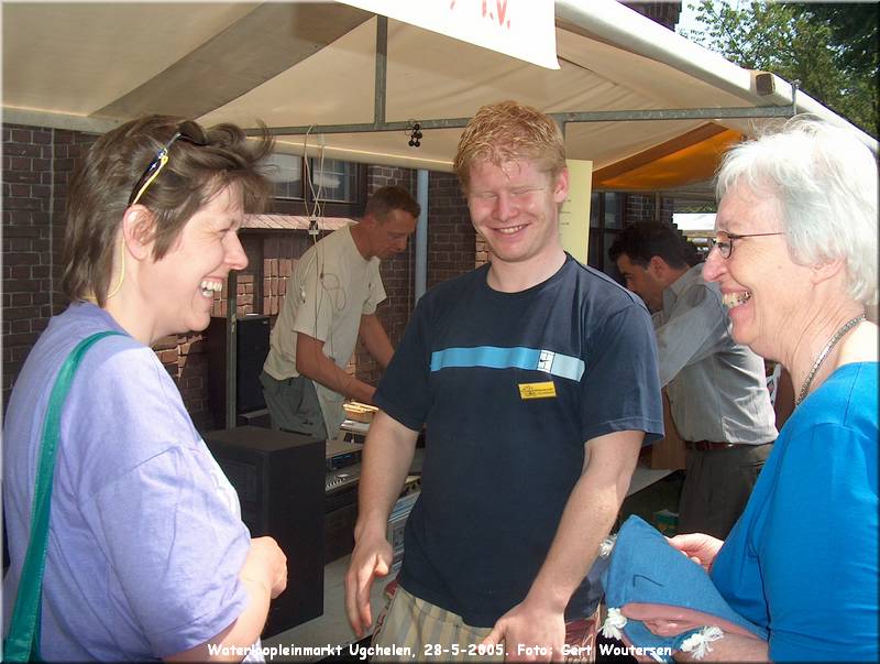 HPIM7542.JPG  Waterloopleinmarkt Ugchelen, 28-5-2005